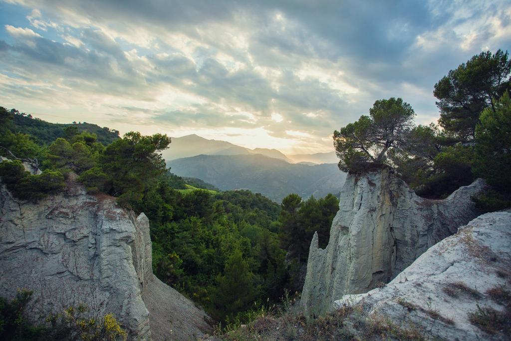 Terre Bianche Appartamenti Dolceacqua Extérieur photo